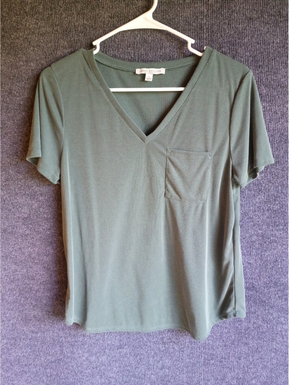 Green Envelope Women's V-Neck Short Sleeve Top Size S